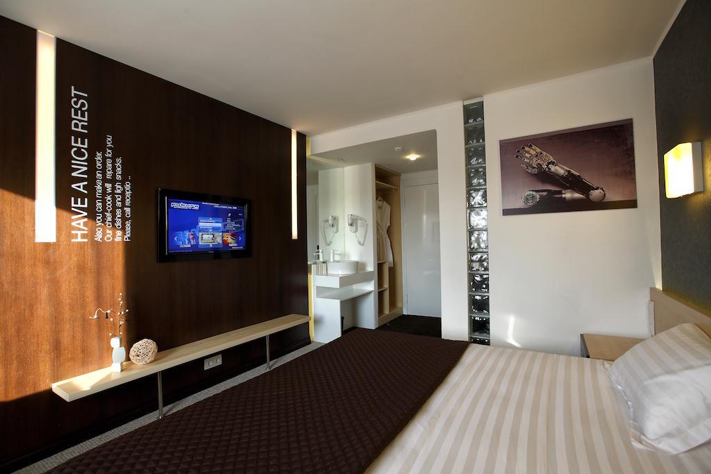 Futuro Hotel Bishkek Room photo